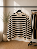 Sweter damski w paski czarne z ozdobnymi guzikami
